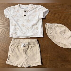 Caribbean Joe Cream Graphic Henley Top with Beige Shorts & Hat